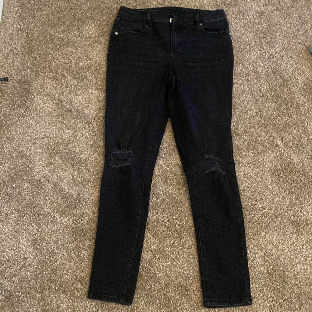 Skinny distressed black jeans